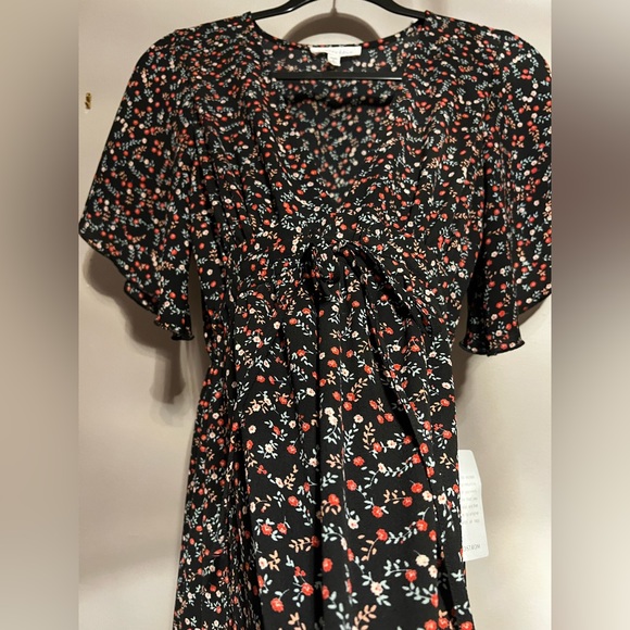 Bailey Blue Floral Flutter Sleeve Maxi Dress Medium NWT - Picture 4 of 8